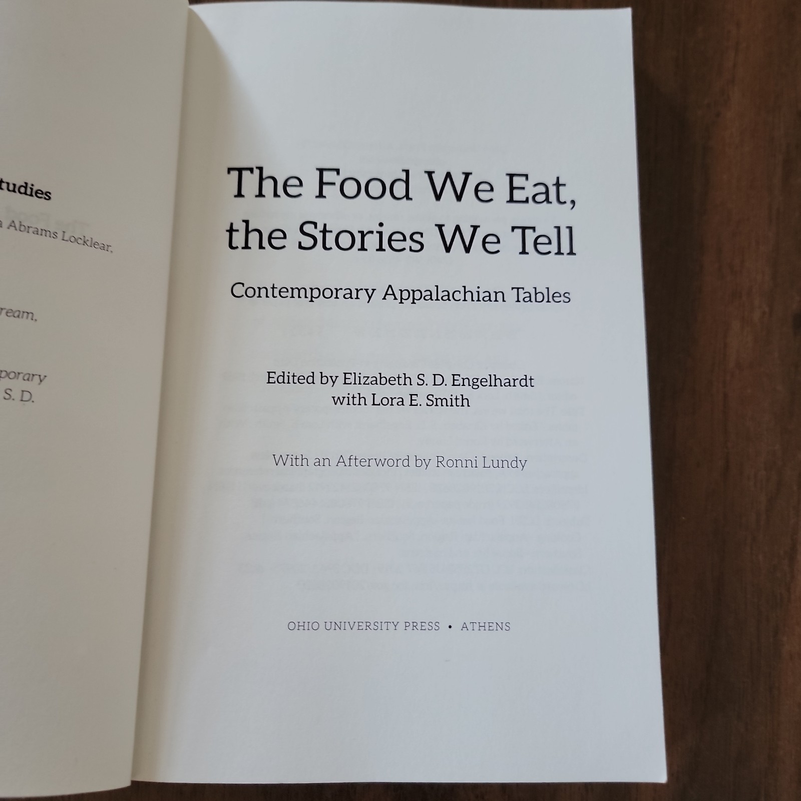 The Food We Eat, the Stories We Tell: Contemporary Appalachian Tables (New A…