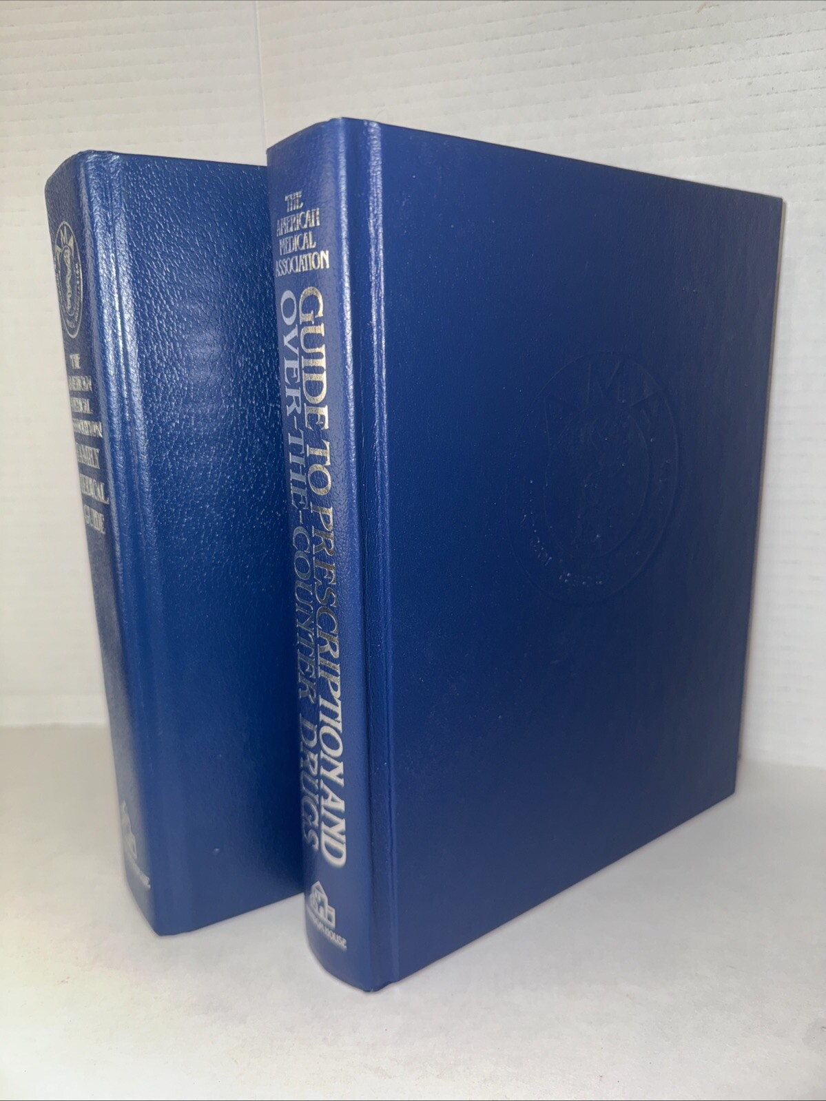 Vintage The AMA Family Medical Guide And Guide To Prescription Drugs HB