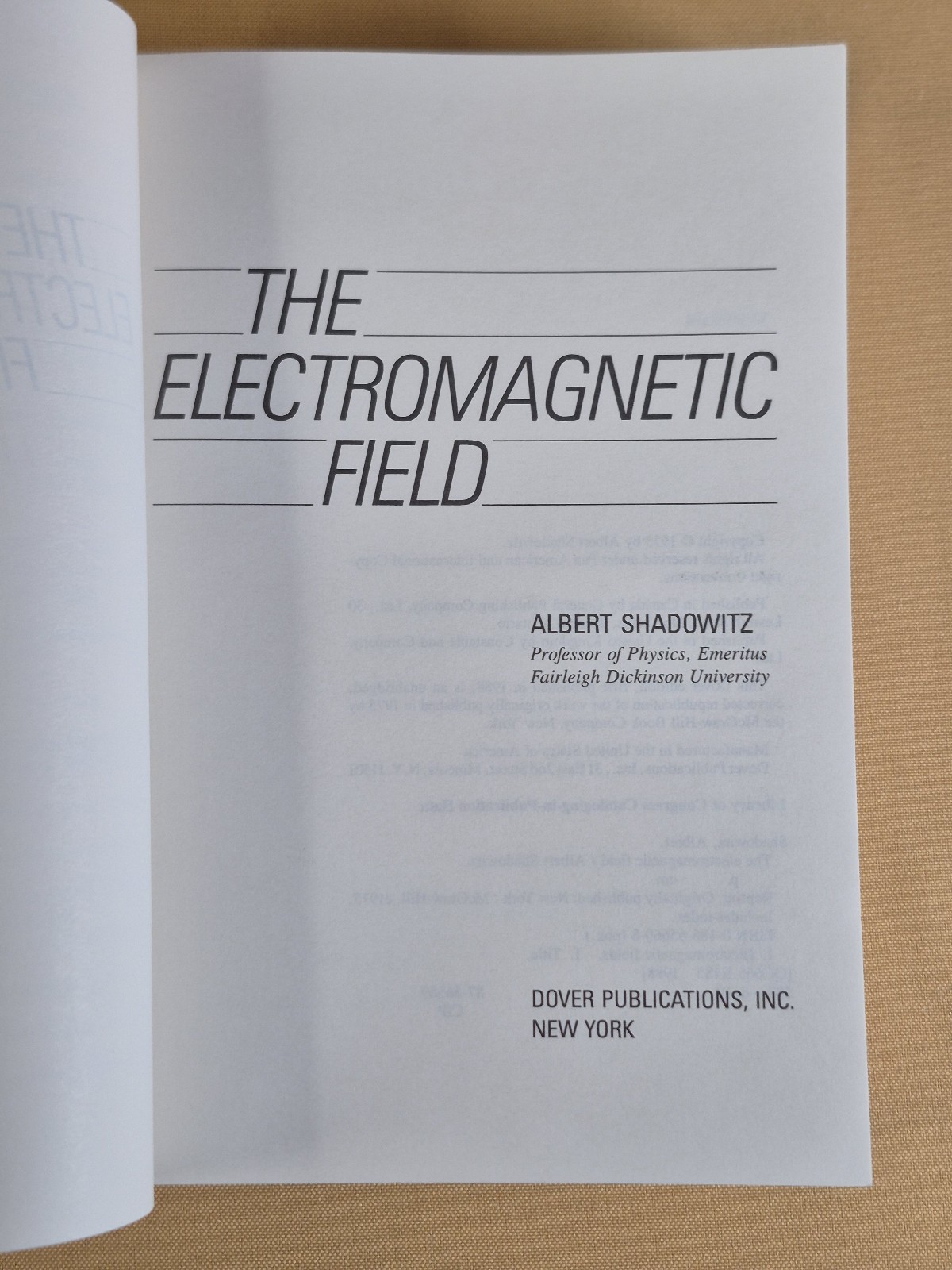 The Electromagnetic Field – Albert Shadowitz – Dover Trade Paperback